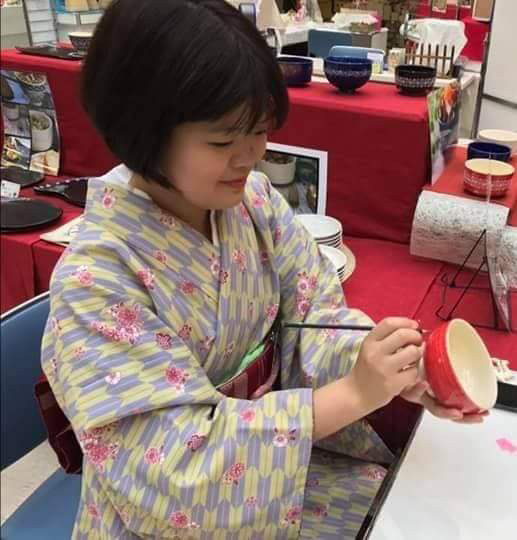 ▨ 【講師】：陶芸作家　岡本　彩（おかもと　あや）　銀雪窯　プロフィール