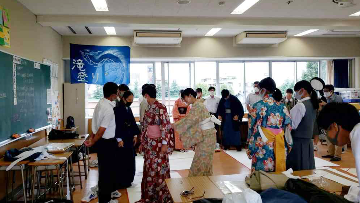 写真：着付け体験の様子